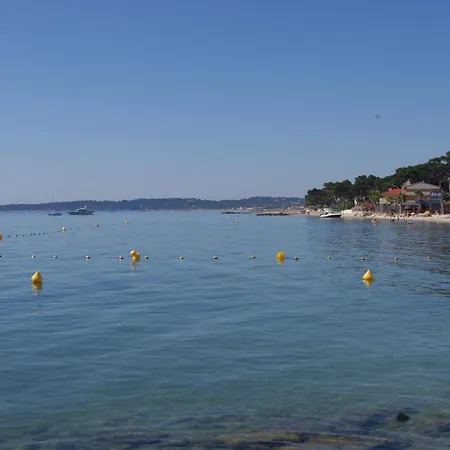 Les Stoechades מלון דירות הייר