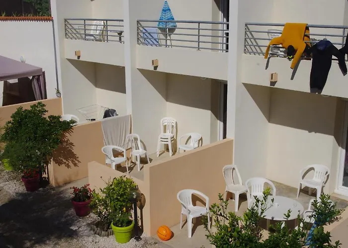 Les Stoechades מלון דירות הייר