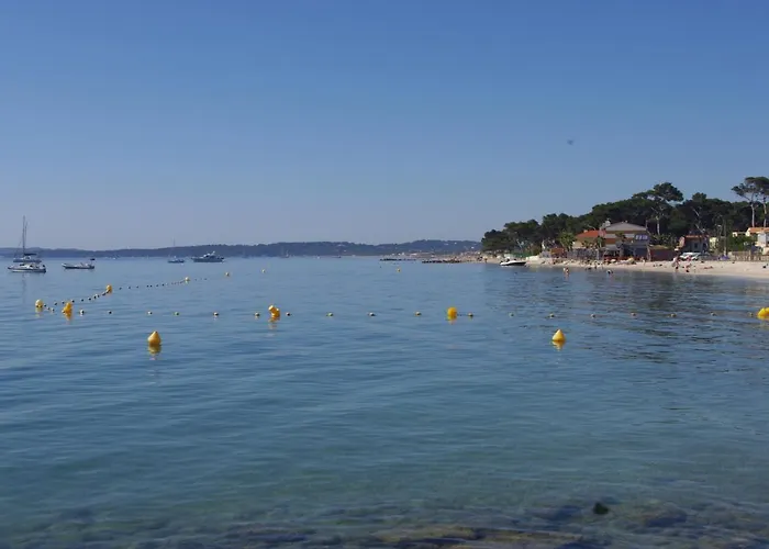 Les Stoechades מלון דירות הייר