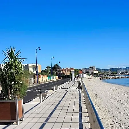 Apartahotel Les Stoechades 2*
